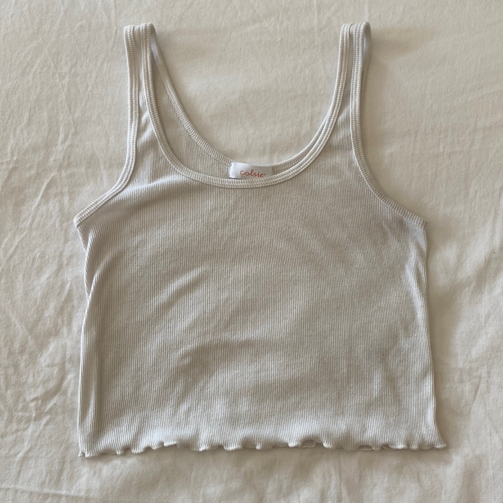 Simple white cropped tank with ruffles bottom